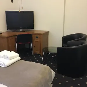 Hotel Trevelyan, Ilford