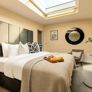 Aparthotel Servised On Artillery Lane, London